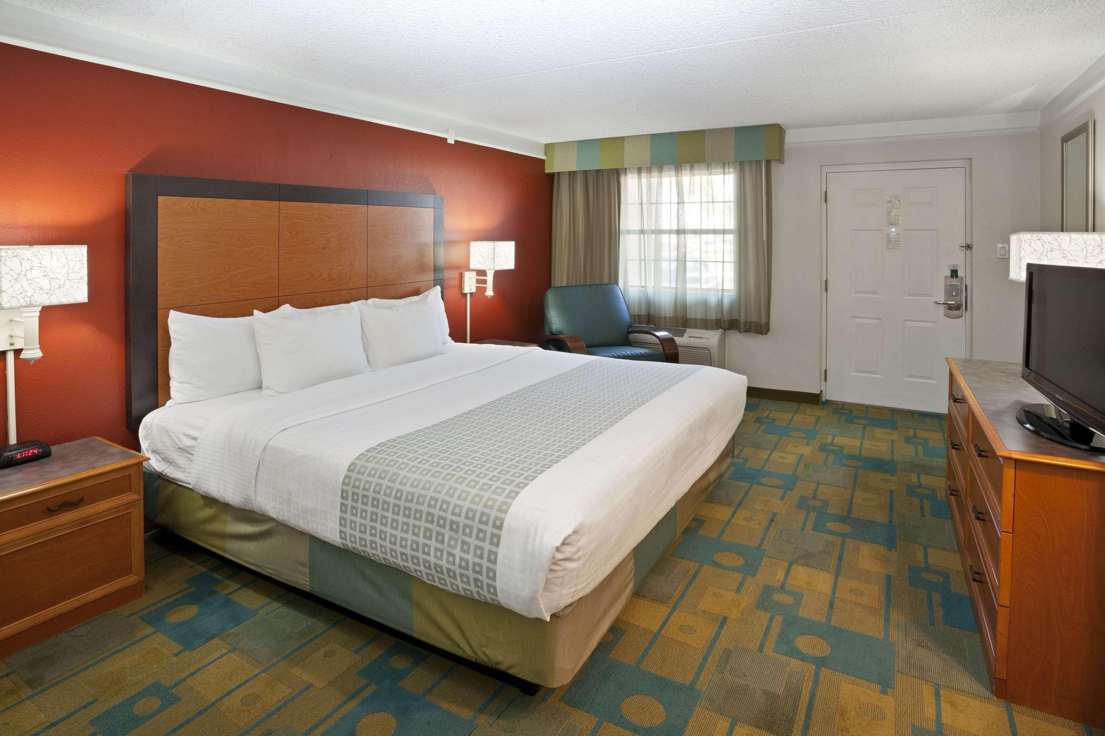 La Quinta Inn By Wyndham Phoenix Sky Harbor Airport Tempe Bagian luar foto