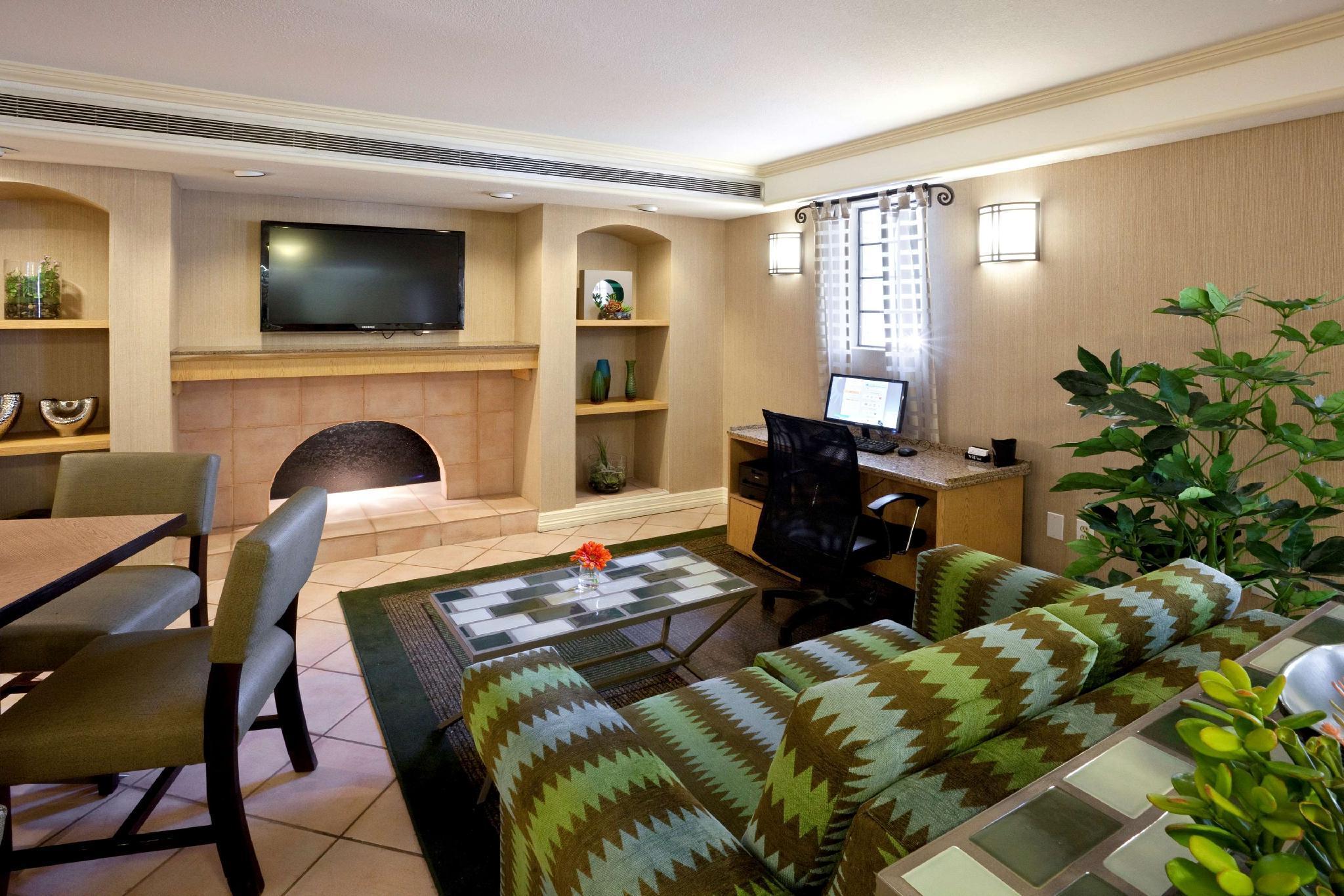 La Quinta Inn By Wyndham Phoenix Sky Harbor Airport Tempe Bagian luar foto
