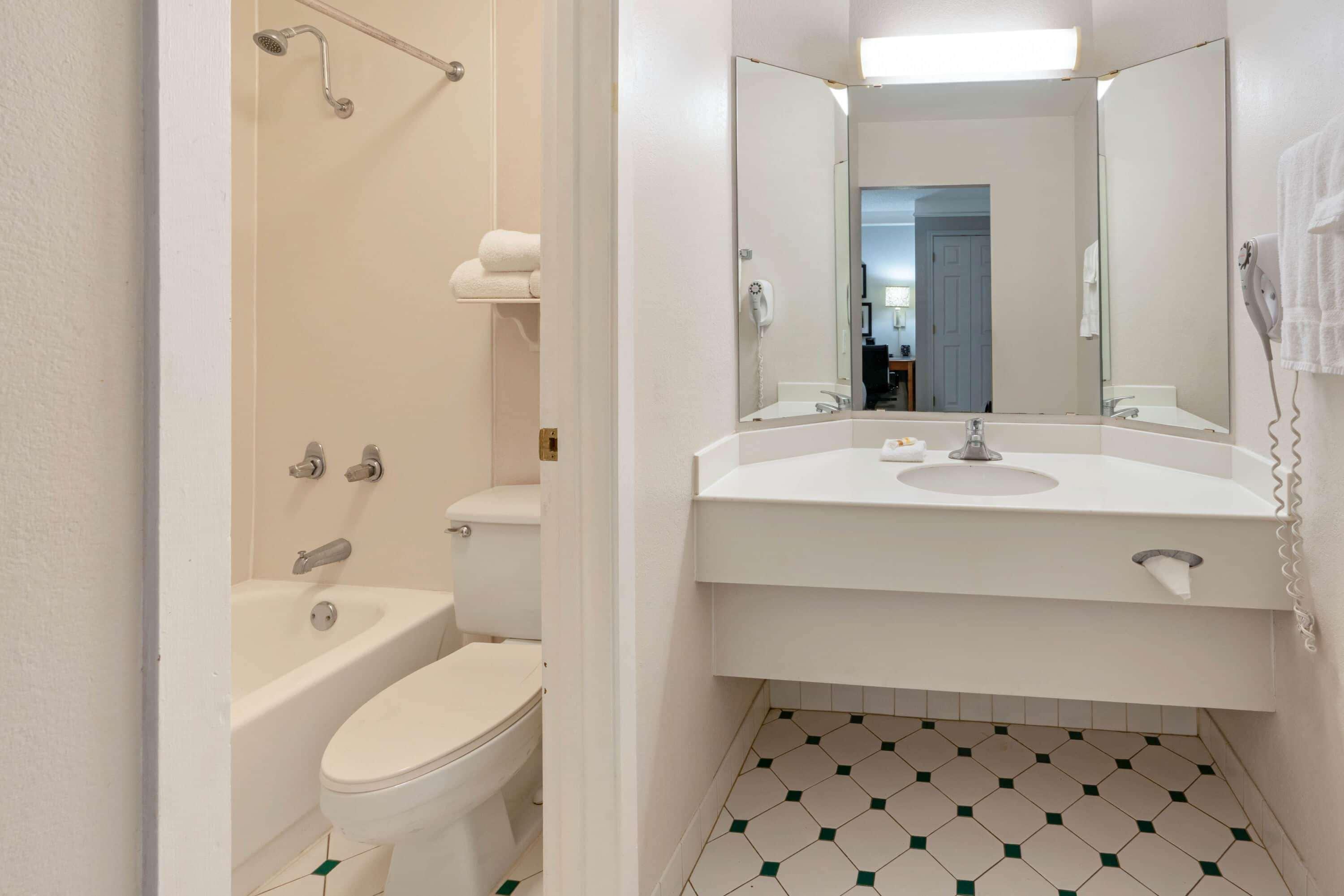 La Quinta Inn By Wyndham Phoenix Sky Harbor Airport Tempe Bagian luar foto