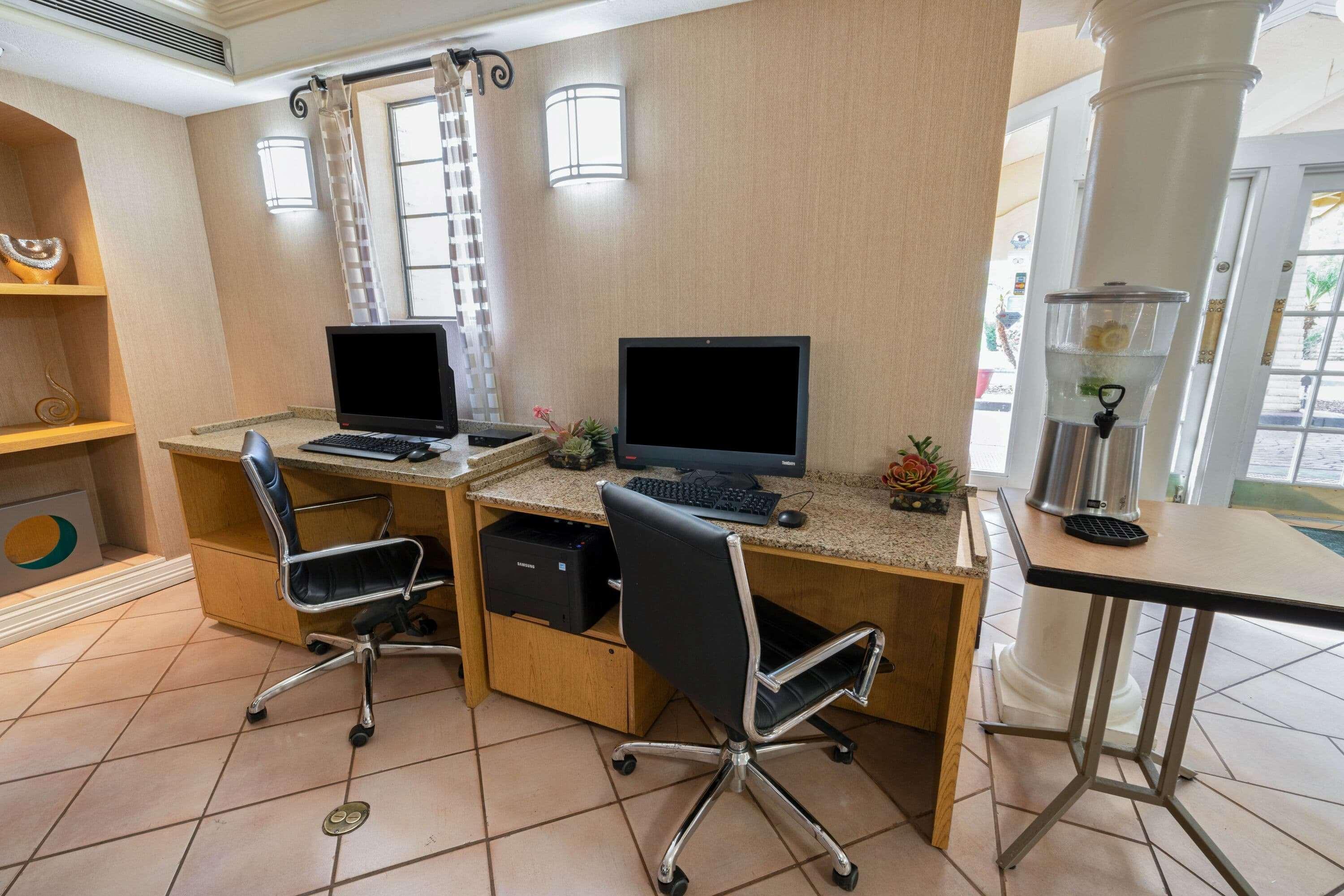 La Quinta Inn By Wyndham Phoenix Sky Harbor Airport Tempe Bagian luar foto