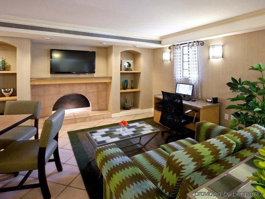 La Quinta Inn By Wyndham Phoenix Sky Harbor Airport Tempe Bagian luar foto