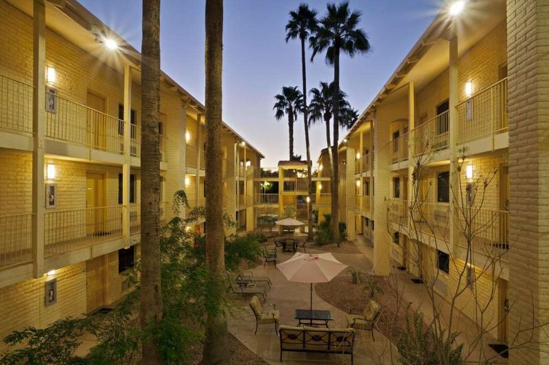 La Quinta Inn By Wyndham Phoenix Sky Harbor Airport Tempe Bagian luar foto