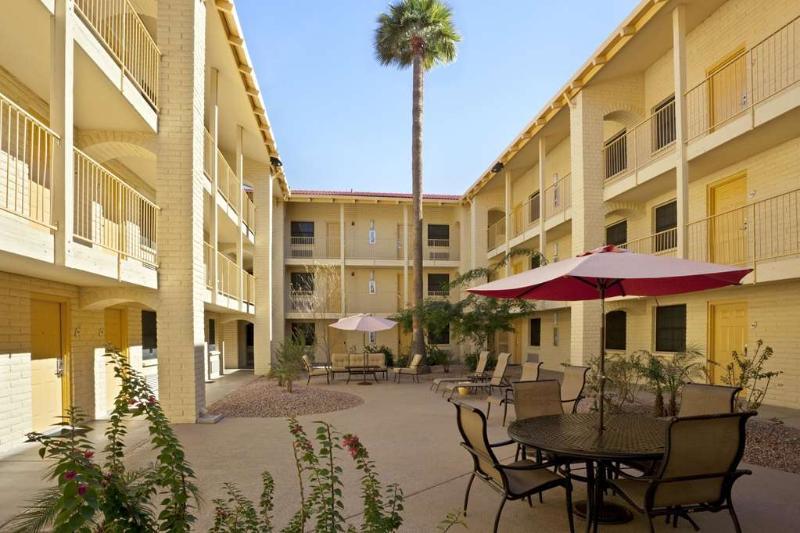 La Quinta Inn By Wyndham Phoenix Sky Harbor Airport Tempe Bagian luar foto