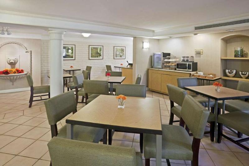 La Quinta Inn By Wyndham Phoenix Sky Harbor Airport Tempe Bagian luar foto